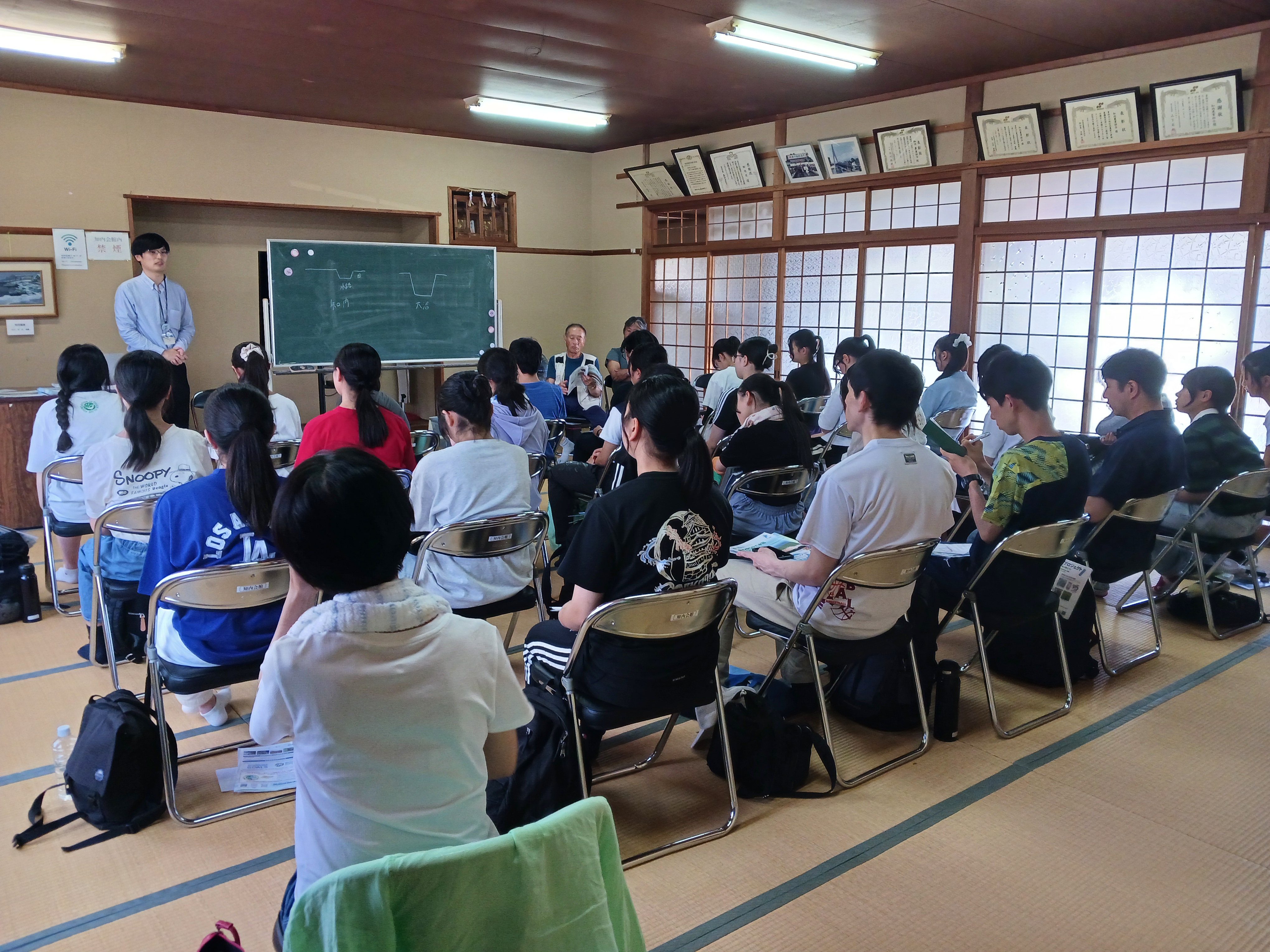 画像：高島市マキノ町知内で高校生向け出前講座を実施